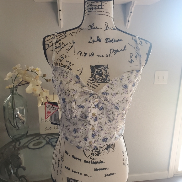 💜NWT Guess Women's Button Front Floral Top🌸💜 - Picture 2 of 5
